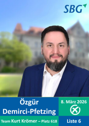 Özgür Demirci-Pfetzing, im Hintergrund das Steiner Schloss